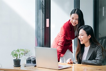 Women looking at laptop 