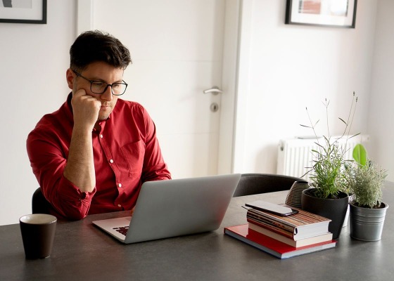 Man looking at computer 