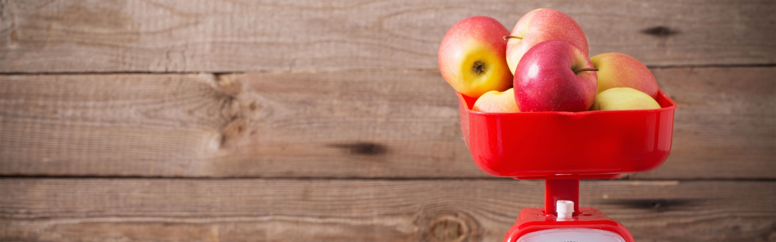 Weighing apples