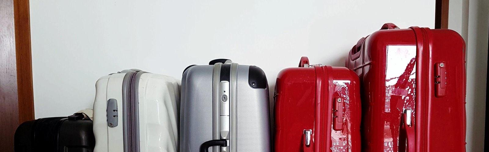 Suitcases of different sizes